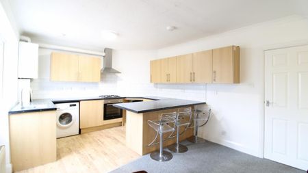 4 bedroom semi-detached house to rent - Photo 5