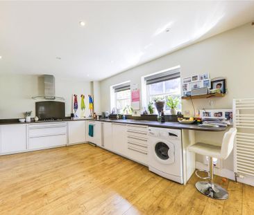 4 bedroom detached house to rent - Photo 2