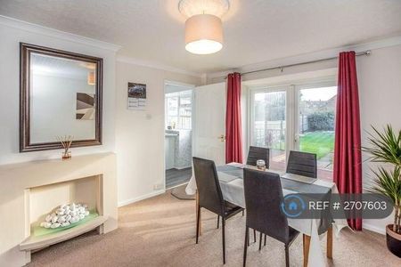 3 bedroom terraced house to rent - Photo 2