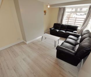 4 bedroom House in Monkbridge Street, Leeds - Photo 6