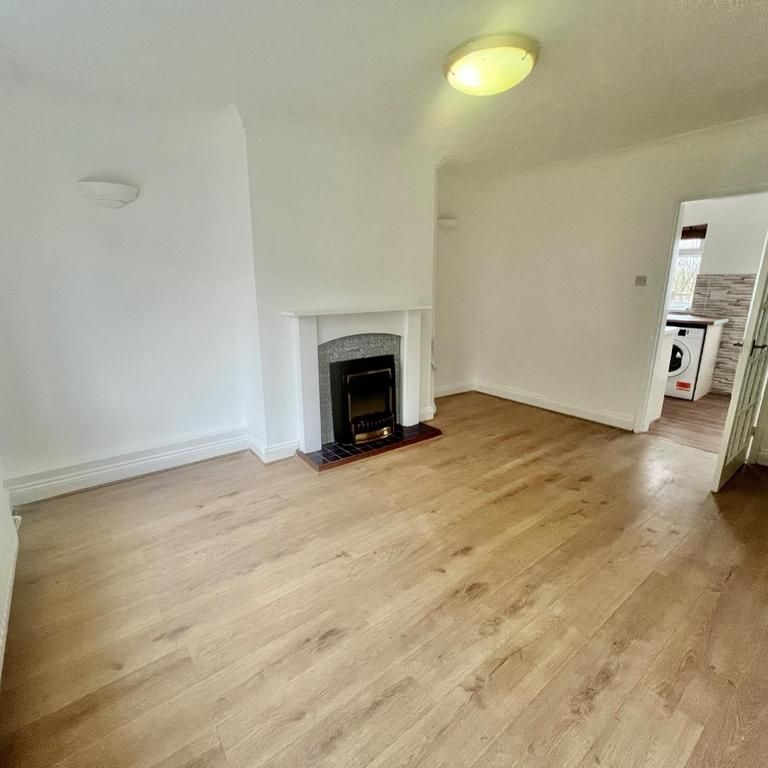 2 bedroom end of terrace house to rent - Photo 1