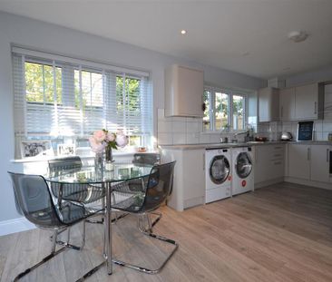 2 bedroom semi-detached house to rent - Photo 5