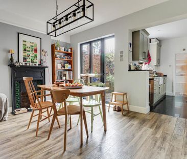 3 bedroom end of terrace house to rent - Photo 2