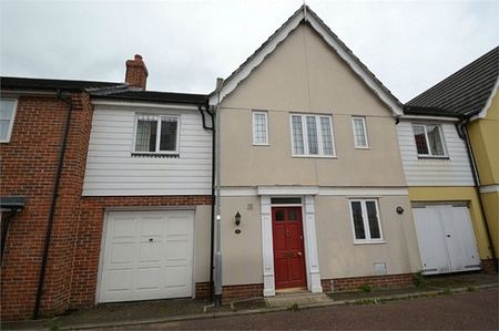 4 Bed - Triumph Close, Colchester, Essex - Photo 4