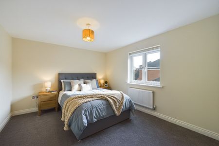 3 bedroom House in Eaton Avenue, Berkshire - Photo 2