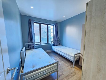 3 bedroom flat to rent - Photo 4