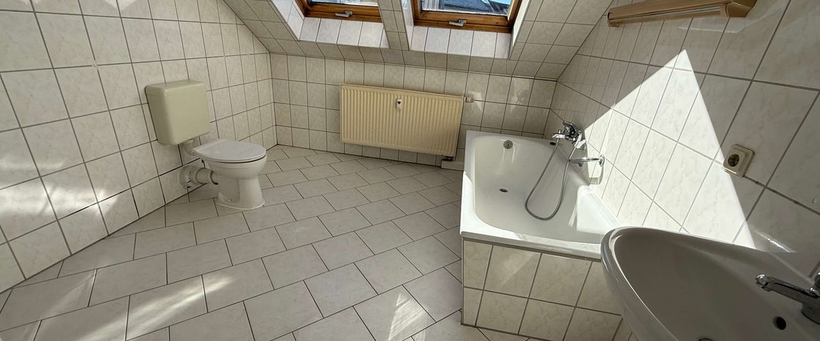 Viel Platz / WG gerecht / zzgl. EBK* mit dem Aufzug ins 4.OG !! - Foto 1