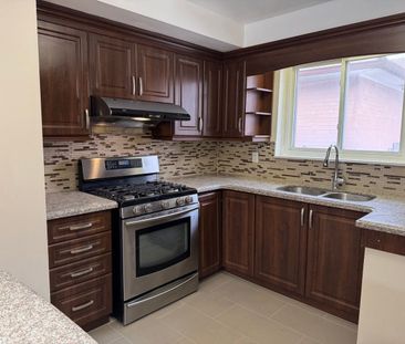 For Lease - 15 Vange Crescent, Toronto, Ontario - Photo 2