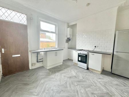 4 bedroom terraced house to rent - Photo 4