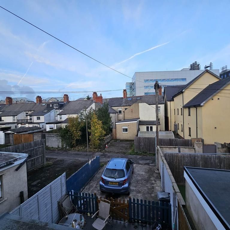 1 bedroom in a house share to rent - Photo 1