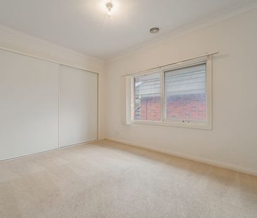 Spacious & Stylish Townhouse in Prime Box Hill Location! - Photo 3