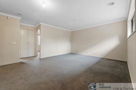 4 Bedroom Home with Park Views - Photo 3