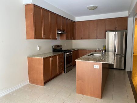 For Lease - 19 Hancock Street, Aurora, Ontario - Photo 4