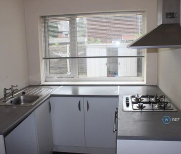 4 bedroom semi-detached house to rent - Photo 3