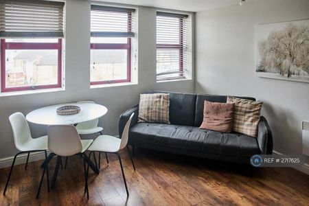 2 bedroom flat to rent - Photo 2