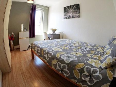 1 bedroom in a house share to rent - Photo 3