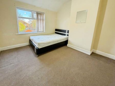 3 bedroom semi-detached house to rent - Photo 5