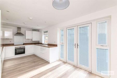 Ross Frames Grove, Hailsham, East Sussex, BN27 - Photo 5