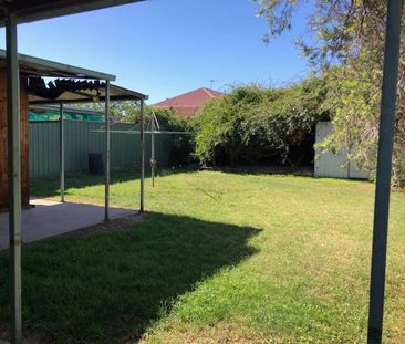 3 bedroom house with lots of space to breathe! - Photo 5