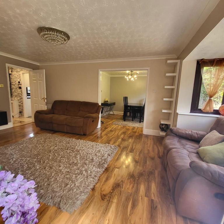 4 bedroom semi-detached house to rent - Photo 1