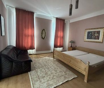 Apartament spatios , zona centrala ! - Fotografie 2