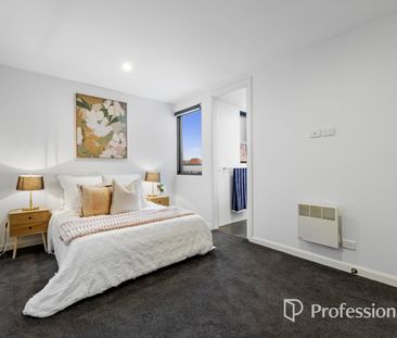 3 mins to the Station, McKinnon SC Zone - Photo 1