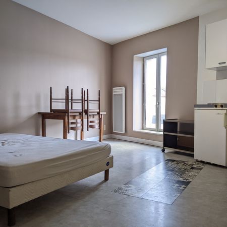 Location Appartement 1 pièce 30m² ISSOUDUN 36100 - Photo 4