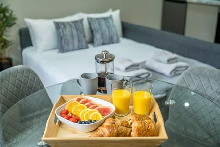 2 Bed Flat, Commercial Road, E14 - Photo 3