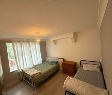 Room in a Shared House, Ilford, IG4 - Photo 2