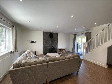 3 bedroom semi-detached house to rent - Photo 3