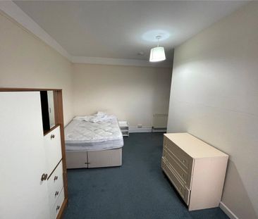 5 bedroom detached house to rent - Photo 4