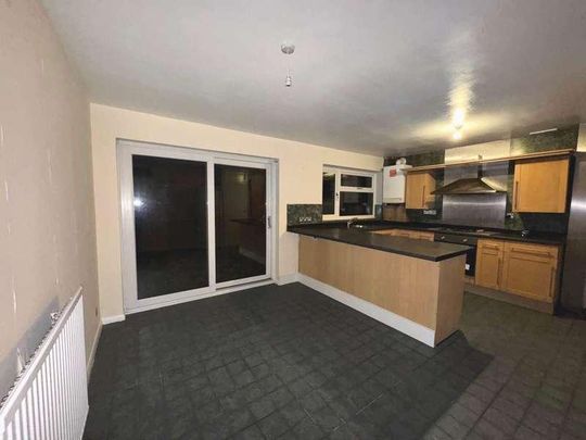 Chafford Walk, Rainham, RM13 - Photo 1