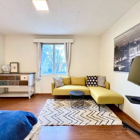 🏠 2 Bed 1 Bath Top Floor Unit in Prime Location - Photo 4