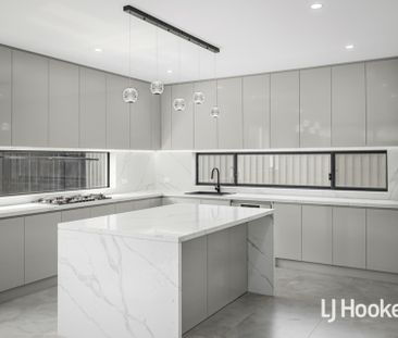 Stunning Brand New 5 Bedroom Home - Photo 2