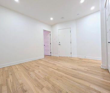 **Because You Deserve Renovated 4 1/2, TOP FLOOR, Metro Lasalle,Ver... - Photo 2