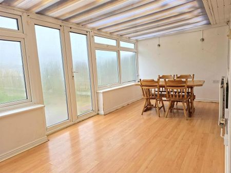 2 bedroom semi-detached bungalow to rent - Photo 3