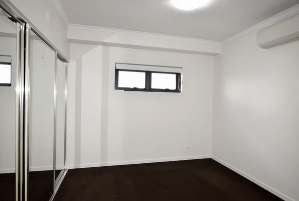 STYLISH EXECUTIVE CBD APARTMENT - Photo 1
