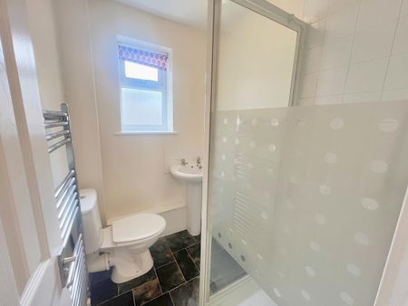 1 bedroom in a house share to rent - Photo 5