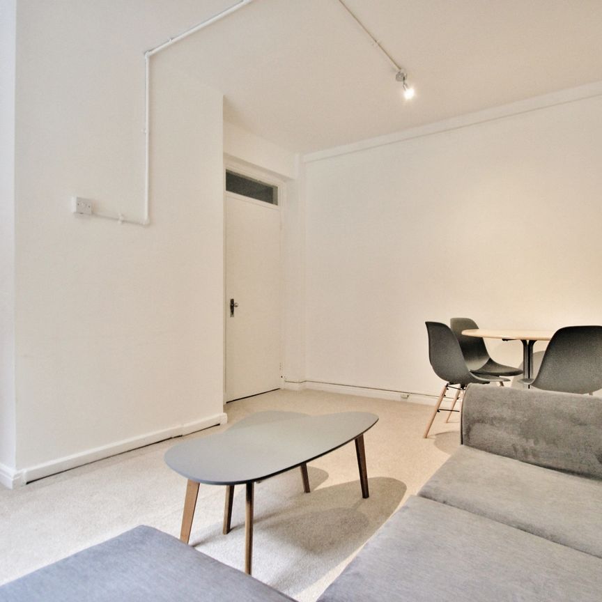 Latymer Court, Hammersmith Road, Hammersmith, London, W6 - Photo 1