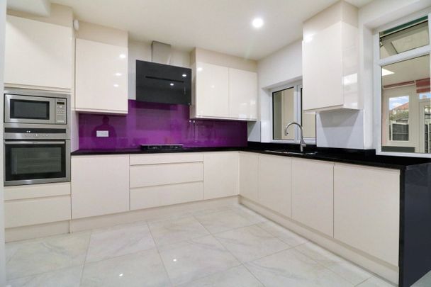 Gainsborough Gardens, Edgware, HA8 - Photo 1