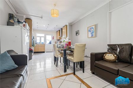 4 bedroom terraced house to rent - Photo 2