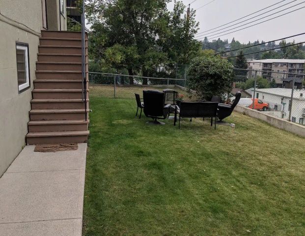 Top floor of Up-Down Duplex — 2 Bedrooms+ Den Townhouse - Photo 1