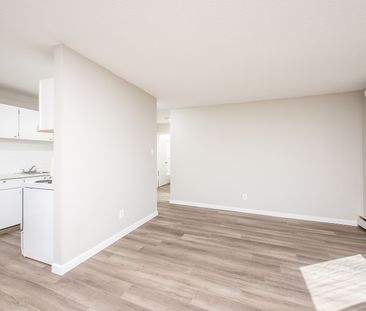 Signature Manor - Photo 6