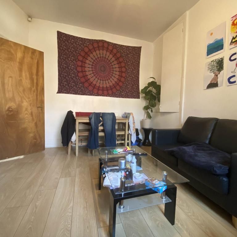 4 bedroom terraced house to rent - Photo 1