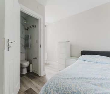 5 bedroom flat to rent - Photo 2