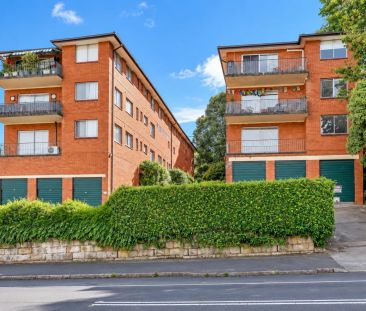 Freshly Updated Three-Bedroom Unit in an Ultra-Convenient Katoomba ... - Photo 3