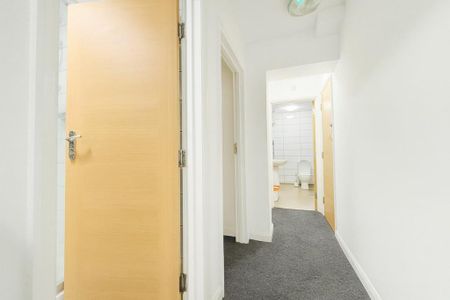 1 bedroom in a house share to rent - Photo 5