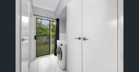 The Perfect Blend of Space, Style & Low Maintenance Living - Photo 5