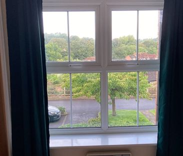 2 Bed Flat, Bull Lane, BS5 - Photo 2