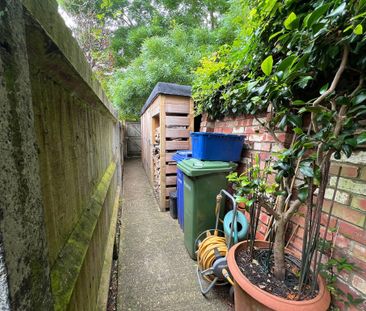 Winchester Street, Farnborough, Hampshire, GU14 - Photo 6